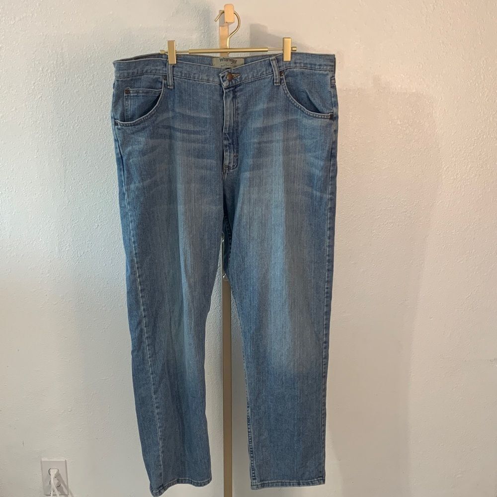 Wrangler Men's Relaxed Fit Blue Jeans- 40x32